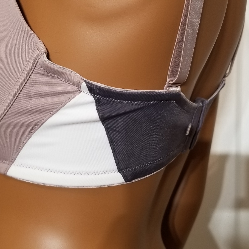 Victoria Secret Bra - Picture 2 of 2